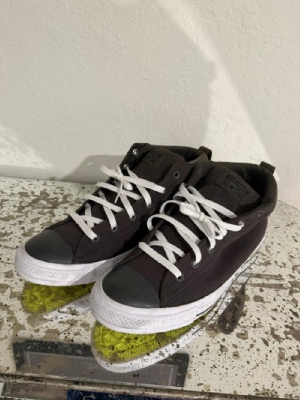 Converse Mid Canvas Men Olive Sneakers  w/Neon Lime  Sole Size 11
